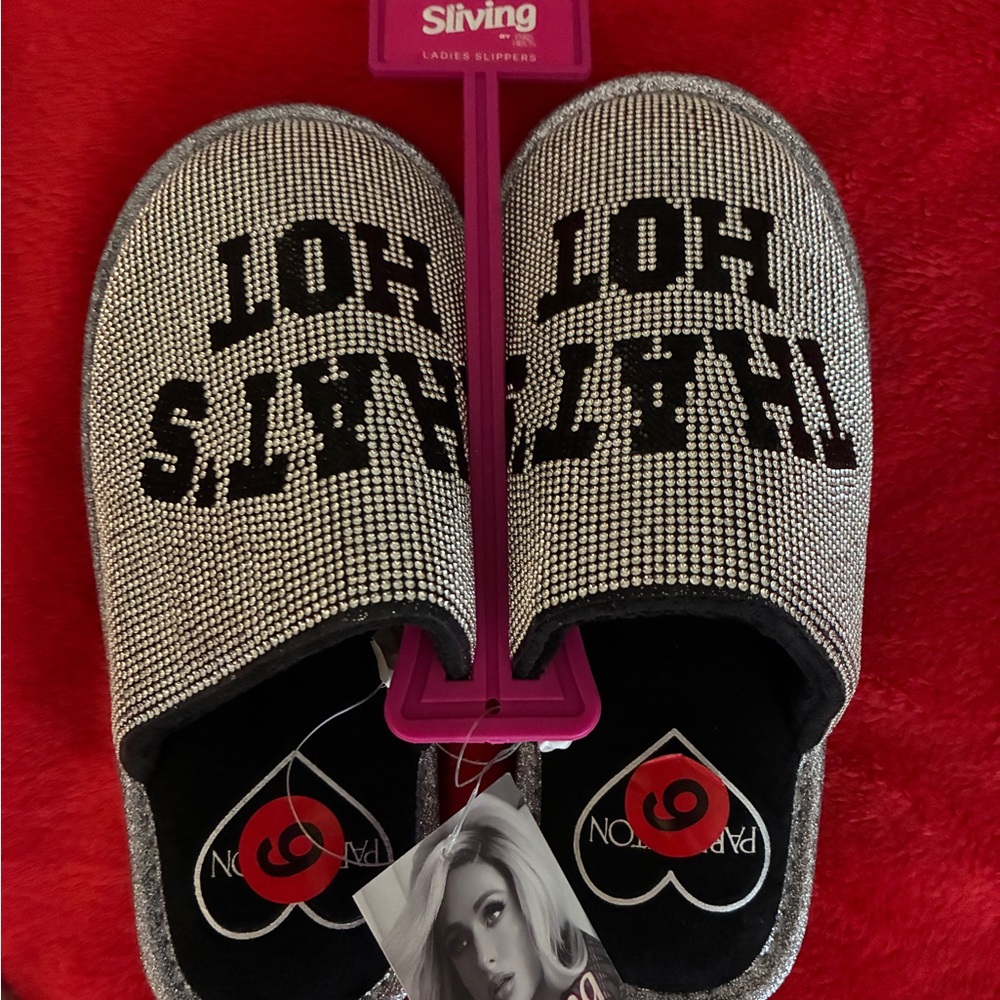 Paris Hilton Sliving That’s Hot Slippers
